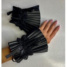 Плісовані манжети-наручники зі шкірозамінника