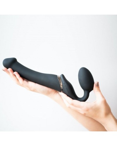 Безремневой страпон с вибрацией Strap-On-Me Vibrating Black M, диаметр 3,3см, пульт ДУ, регулируемый